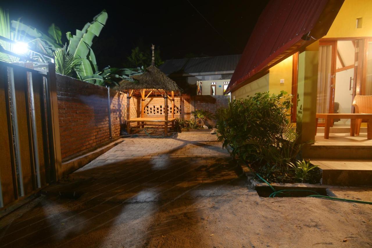 Bale Baleku Homestay Praya Exterior photo